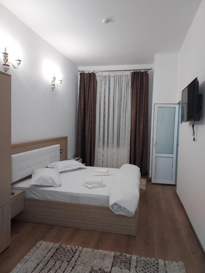 Hotel Complex Zeus Leresti Esterno foto