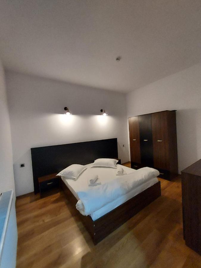 Hotel Complex Zeus Leresti Esterno foto