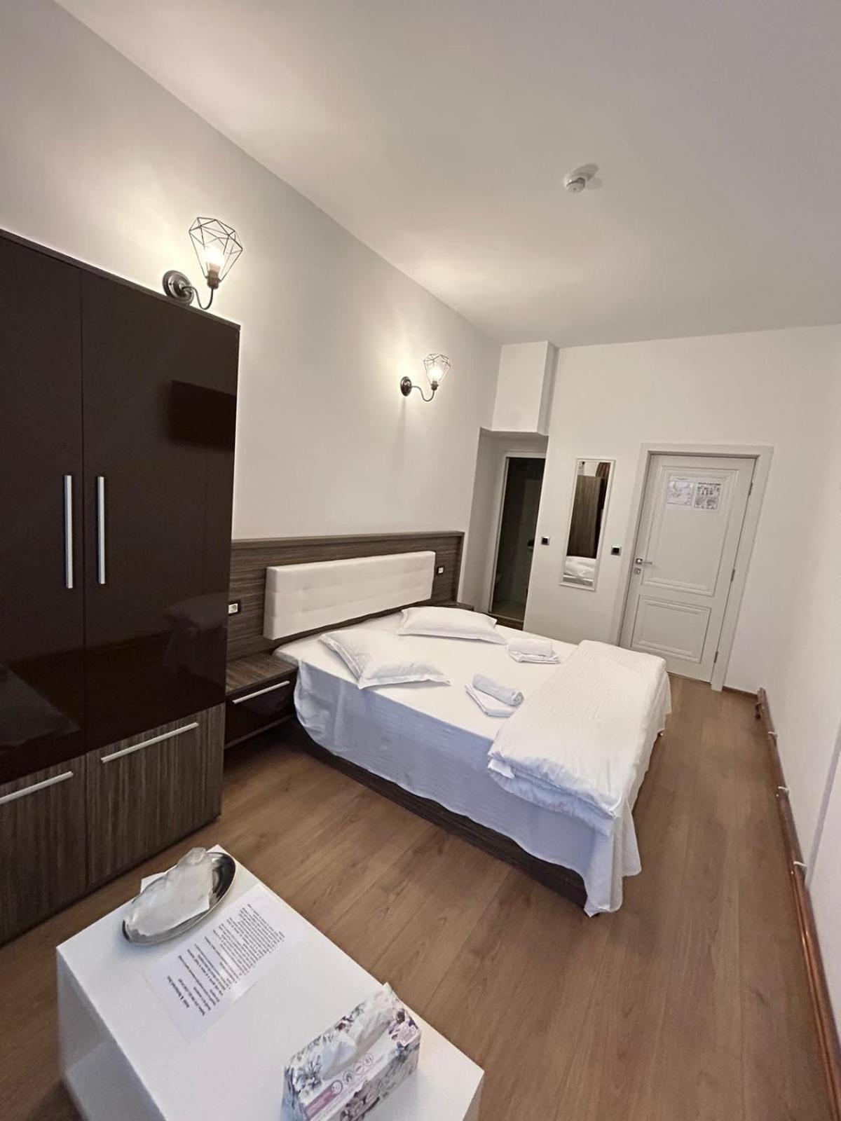 Hotel Complex Zeus Leresti Esterno foto