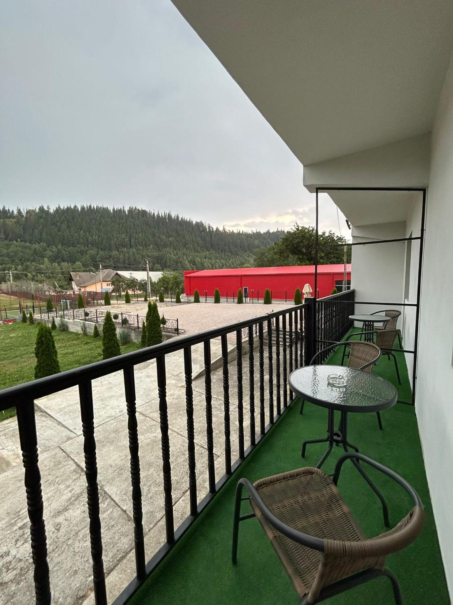 Hotel Complex Zeus Leresti Esterno foto
