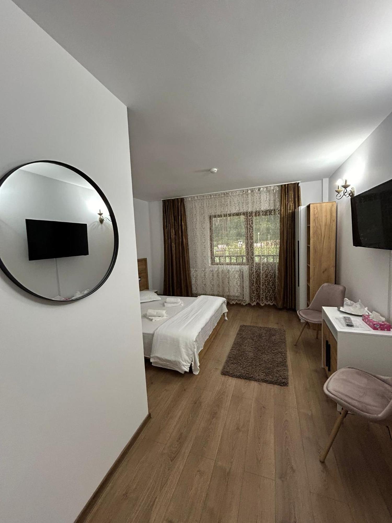 Hotel Complex Zeus Leresti Esterno foto