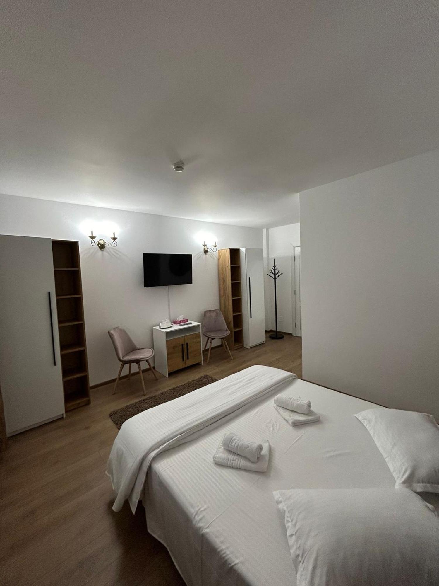 Hotel Complex Zeus Leresti Esterno foto