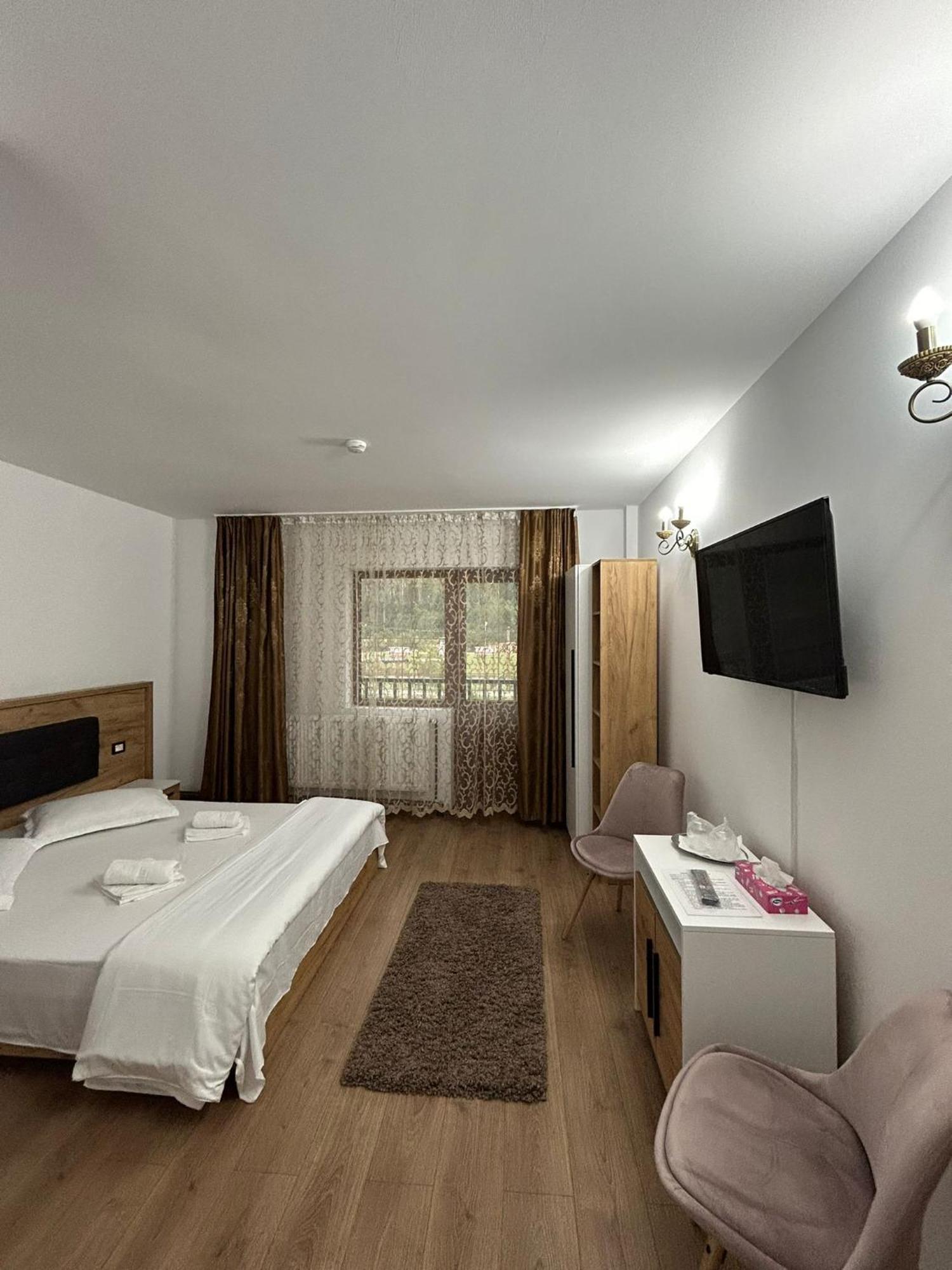 Hotel Complex Zeus Leresti Esterno foto